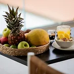 4 Roses Pool * لِتوخورو