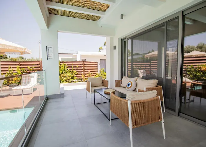 4 Roses Pool * 里托楚伦