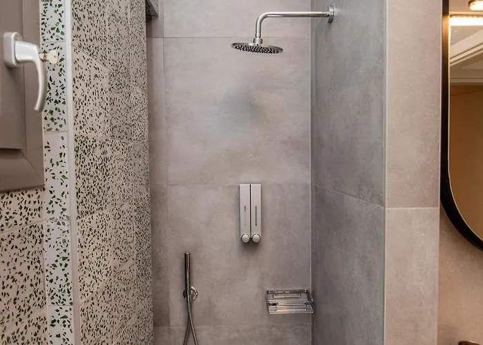 4 Roses Pool * 里托楚伦