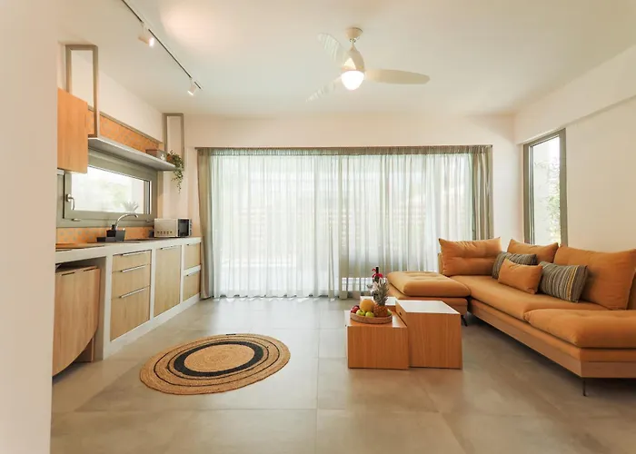 4 Roses Pool 里托楚伦