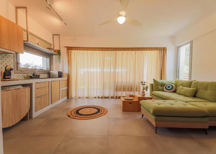 4 Roses Pool 里托楚伦