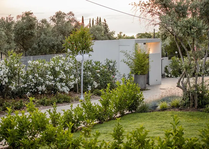 4 Roses Pool * 里托楚伦