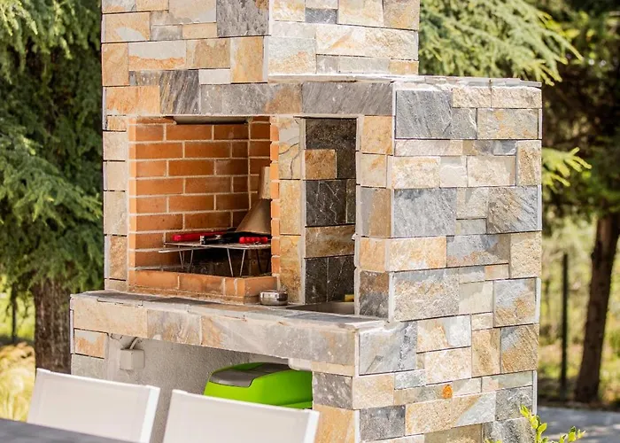 4 Roses Pool * 里托楚伦