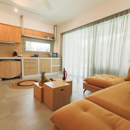 4 Roses Pool Litochoro