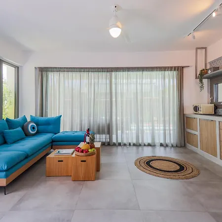 4 Roses Pool Villa *