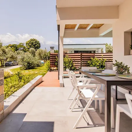 4 Roses Pool * Litochoro