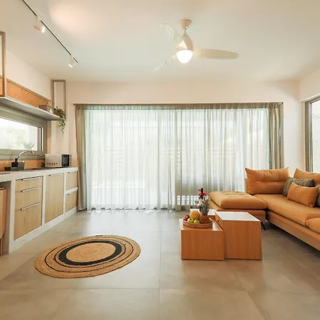 4 Roses Pool Litochoro