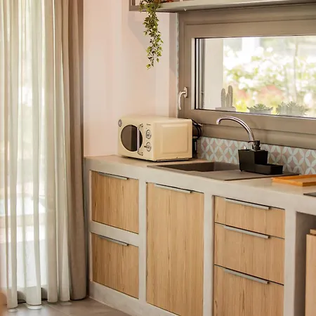 4 Roses Pool Villa *