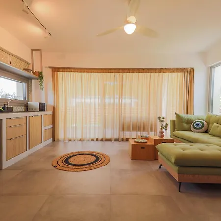 4 Roses Pool Litochoro