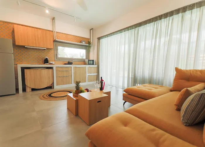 4 Roses Pool Litóchoron