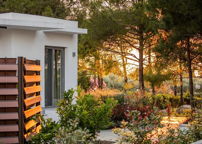 4 Roses Pool Villa *