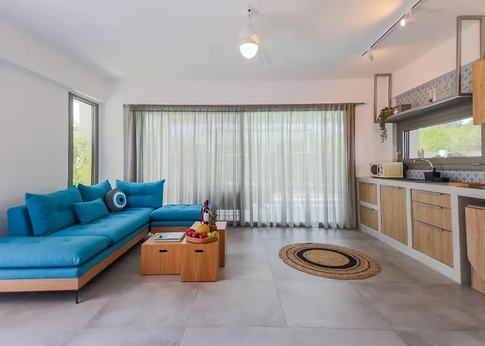 4 Roses Pool Villa *