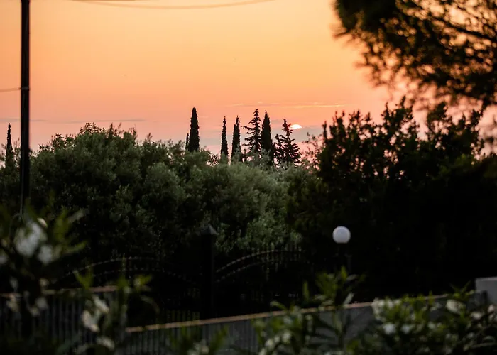 4 Roses Pool Litóchoron