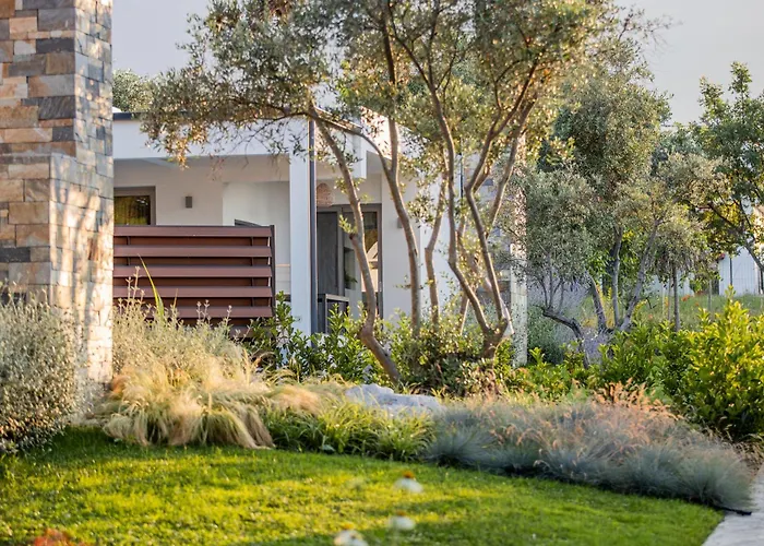 4 Roses Pool Litóchoron